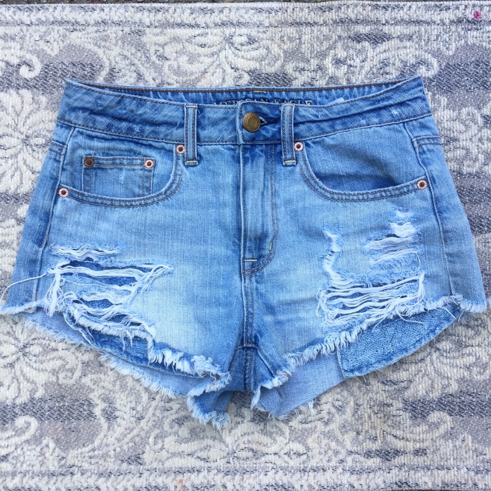 AMERICAN EAGLE OUTFITTERS - High waisted shorts!